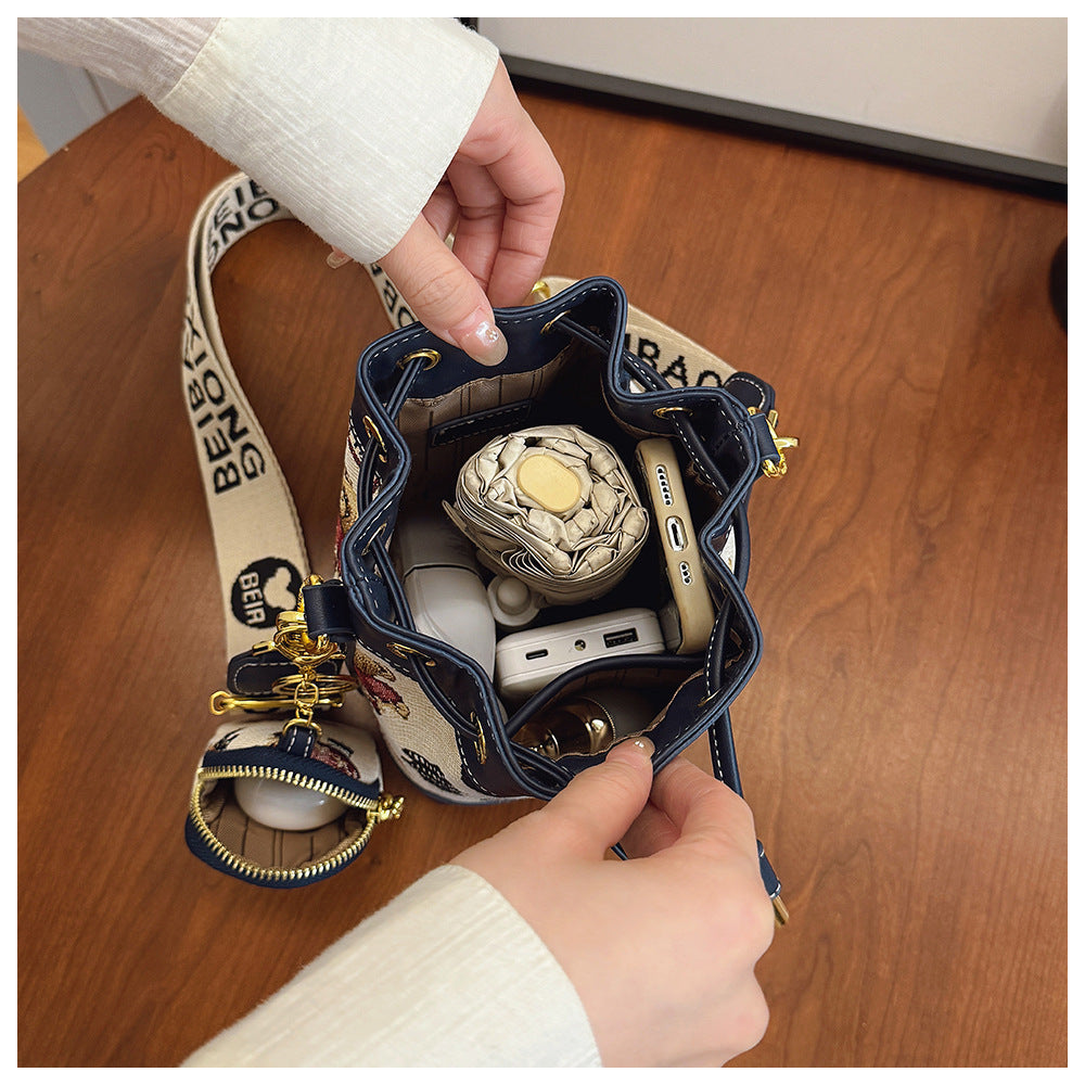 Cartoon Bear Canvas Bucket Bag | Cute Crossbody Bag for Women A52