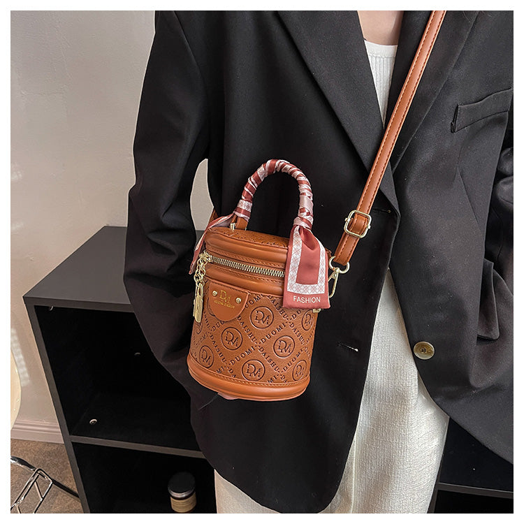 Niche PU Bucket Bag with Lid | Textured Crossbody Bag for Women A55