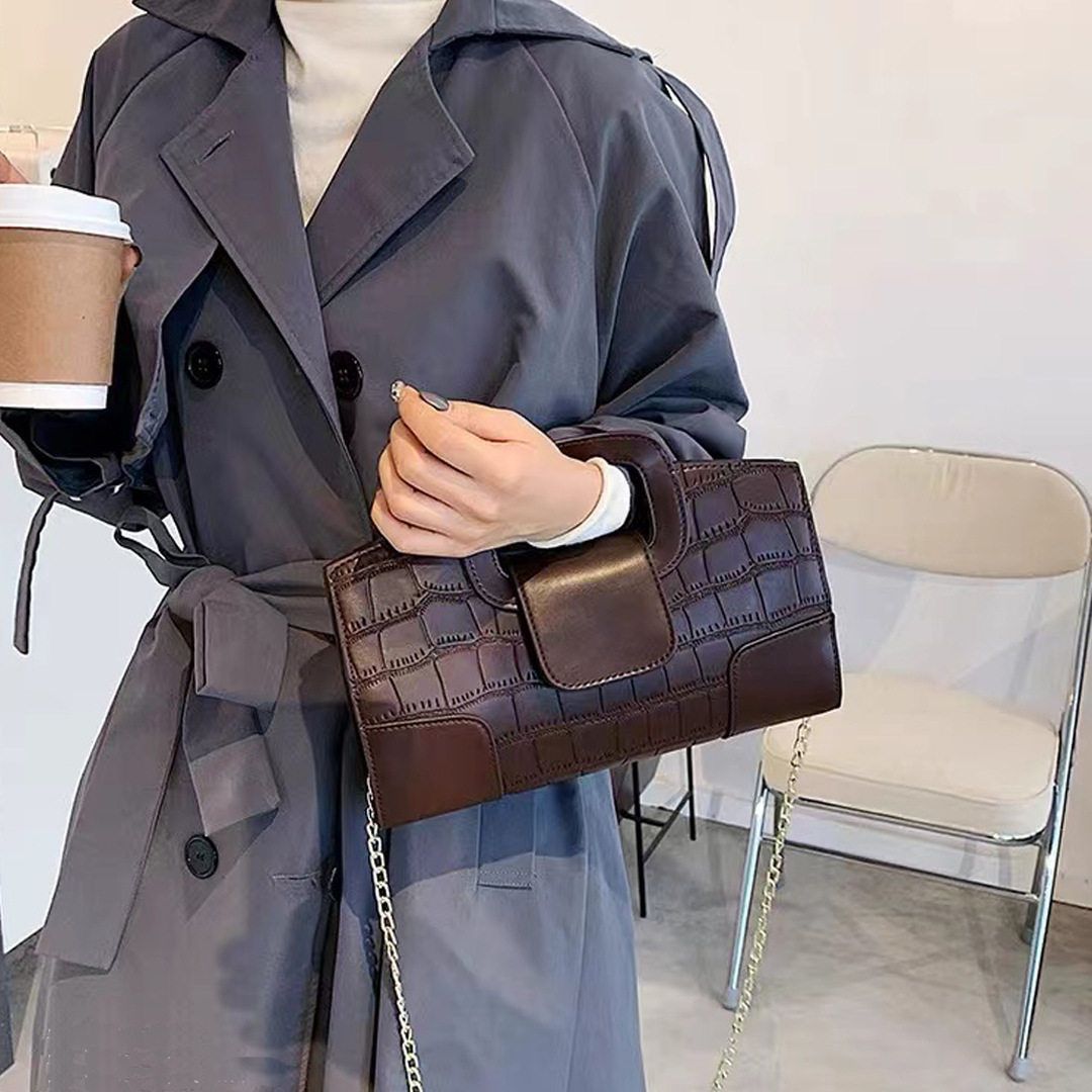 Women's Crocodile Pattern Handbag Retro Baguette with Chain Strap A28