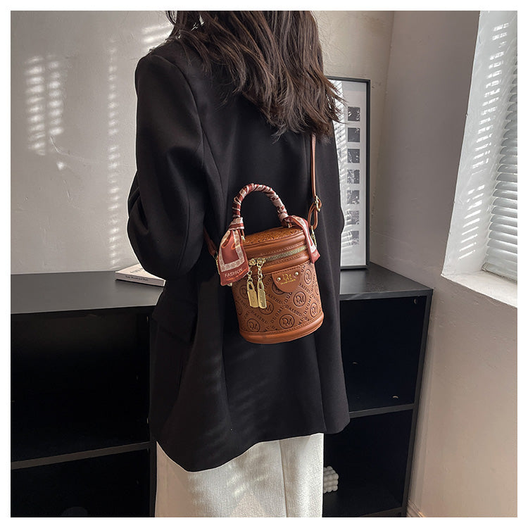 Niche PU Bucket Bag with Lid | Textured Crossbody Bag for Women A55