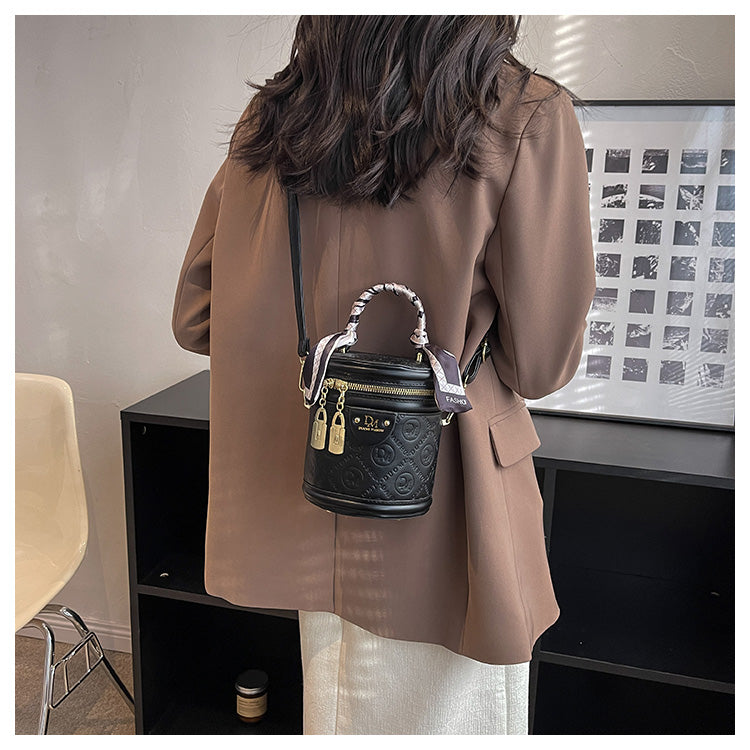 Niche PU Bucket Bag with Lid | Textured Crossbody Bag for Women A55